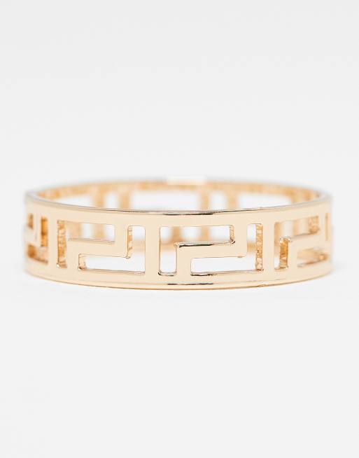 Anillo de banda dorado con diseño de grecas caladas de ASOS DESIGN  , 3 de 3