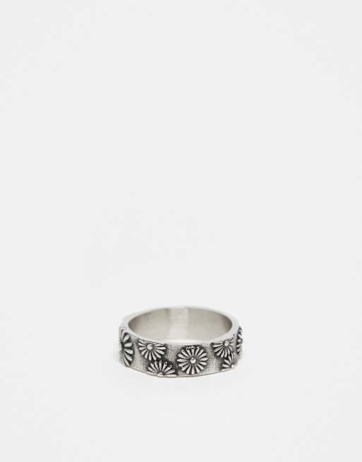 Anillo de banda plateado con diseño de flores de acero inoxidable resistente al agua de ASOS DESIGN