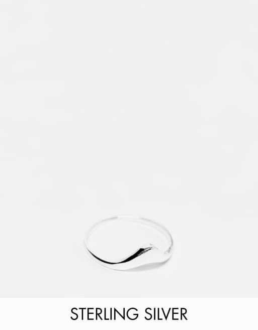 Anillo de plata de ley con diseño fundido de Kingsley Ryan