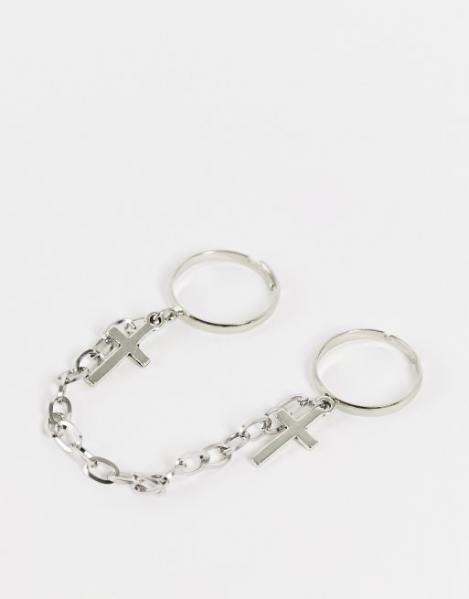 Anillo doble con cadena y detalle de cruces de SVNX