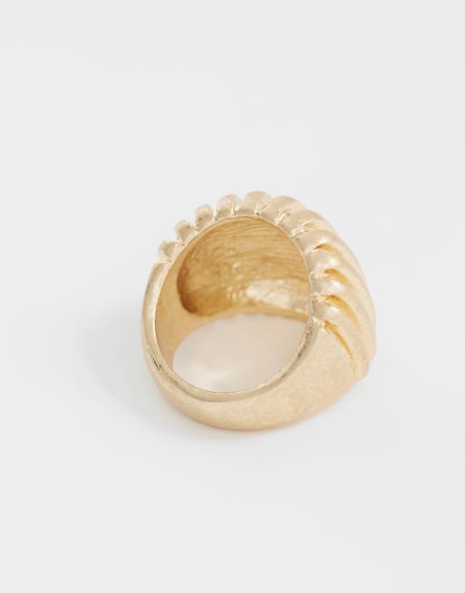 Anillo dorado cepillado grueso con detalles estriados de ASOS DESIGN, 2 de 3