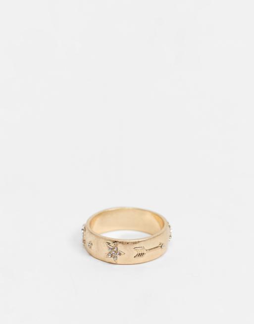 Anillo dorado con detalles de herradura de Uncommon Souls
