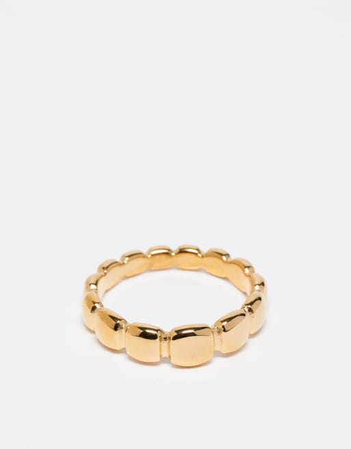 Anillo dorado con diseño abombado de acero inoxidable resistente al agua de ASOS DESIGN