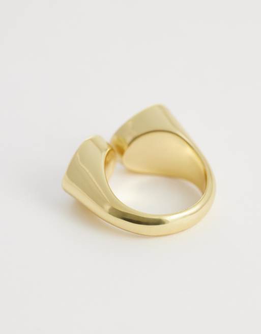 Anillo dorado con diseño abstracto y exterior plateado de & Other Stories, 2 de 3