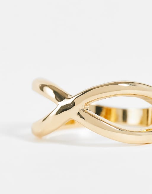 Anillo dorado con diseño cruzado de DesignB London, 4 de 4
