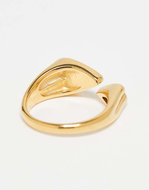 Anillo dorado con diseño de corazón de acero inoxidable resistente al agua de ASOS DESIGN Curve, 3 de 3