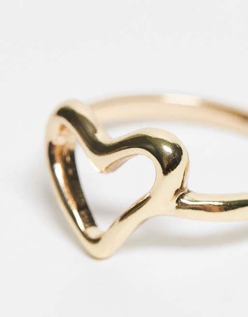 Anillo dorado con diseño de corazón irregular de Pieces, 2 de 3