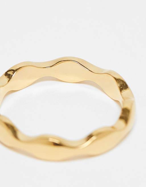 Anillo dorado con diseño ondulado de acero inoxidable resistente al agua de ASOS DESIGN, 2 de 4