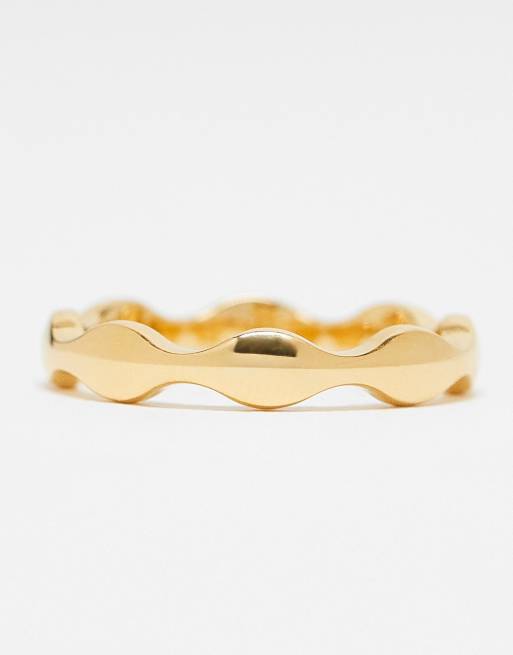 Anillo dorado con diseño ondulado de acero inoxidable resistente al agua de ASOS DESIGN, 4 de 4