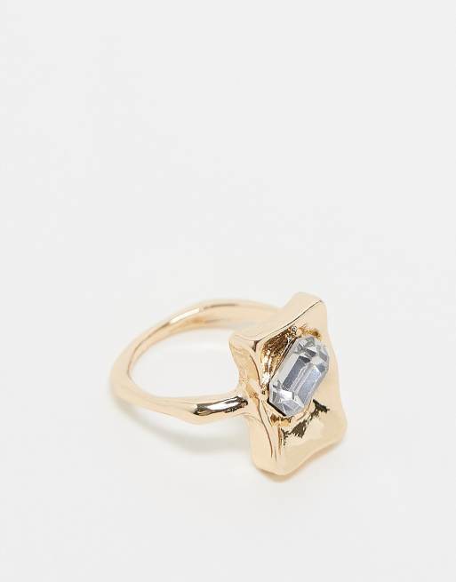 Anillo dorado con piedra de Reclaimed Vintage
