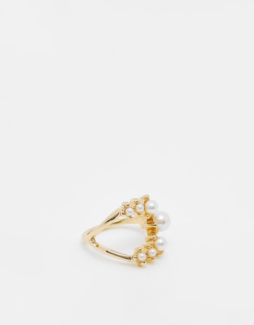 Anillo dorado en forma de media luna con perlas de SVNX
