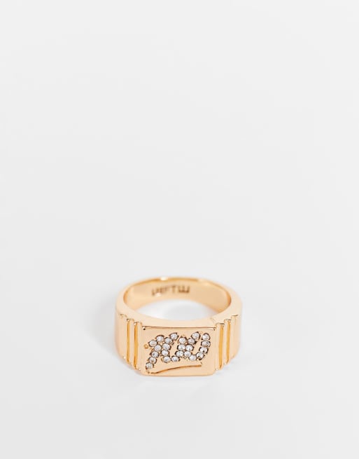 Anillo dorado tipo sello con número 100 de WFTW