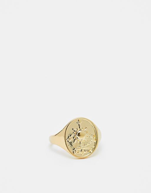 Anillo dorado tipo sello con sol grabado de Faded Future