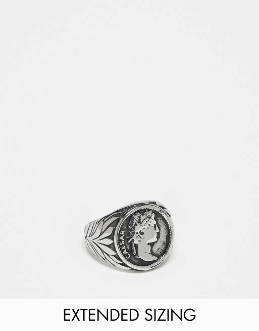 Anillo en tono plateado pulido tipo sello con diseño de césar de acero inoxidable resistente al agua de ASOS DESIGN