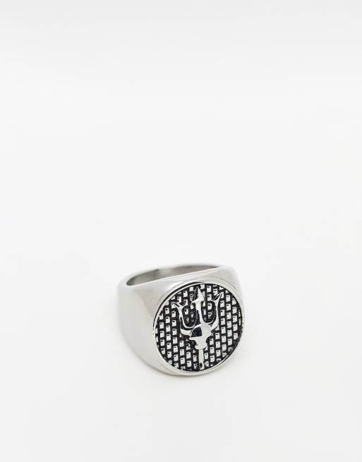 Anillo en tono plateado pulido tipo sello con diseño de tridente de acero inoxidable resistente al agua de ASOS DESIGN