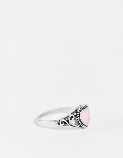 Anillo plateado con diseño bohemio de corazón de DesignB London, 3 de 4