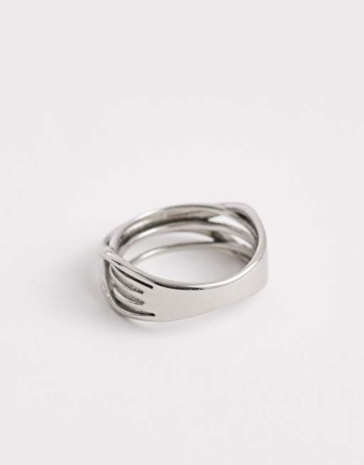 Anillo plateado con diseño entrelazado efecto fundido de acero inoxidable resistente al agua de ASOS DESIGN, 3 de 3