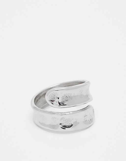 Anillo plateado con diseño envolvente de acero inoxidable resistente al agua de ASOS DESIGN