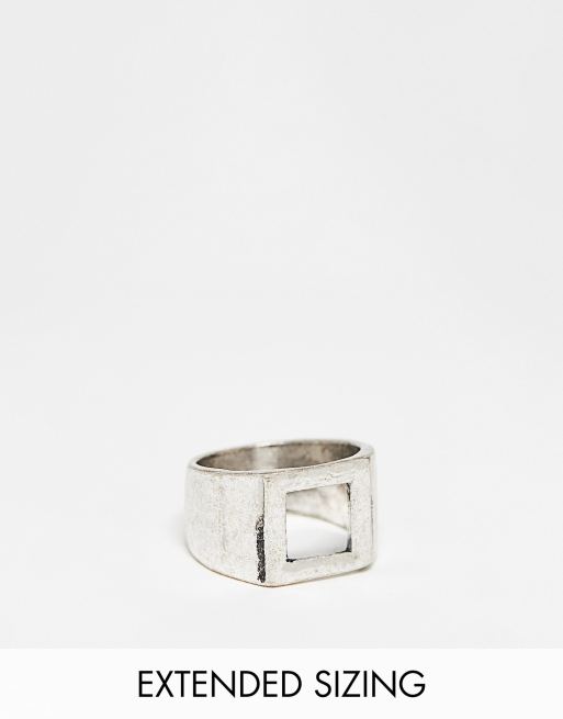 Anillo plateado envejecido tipo sello con diseño calado de ASOS DESIGN