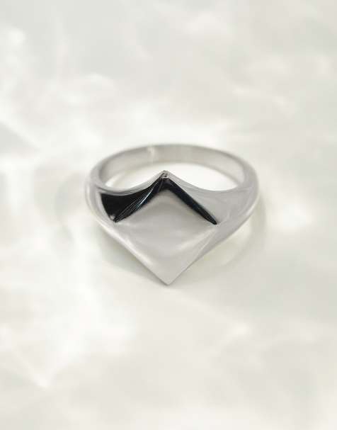 Anillo plateado tipo sello con diseño de rombo de acero inoxidable resistente al agua de ASOS DESIGN - view 1