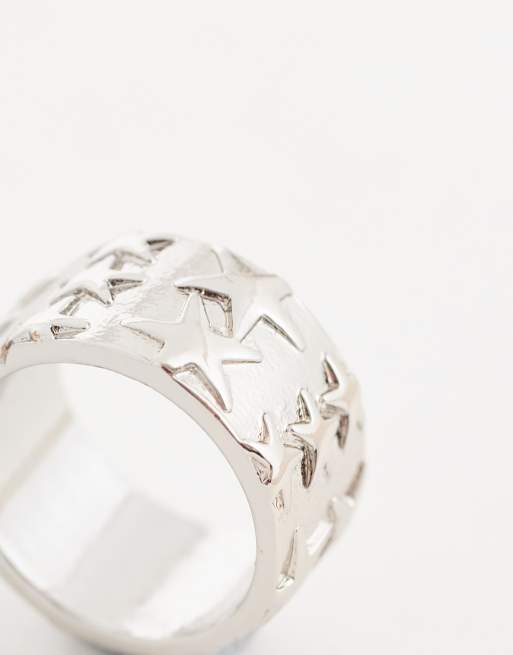 Anillo plateado unisex ancho con diseño de estrellas de Reclaimed Vintage, 2 de 3