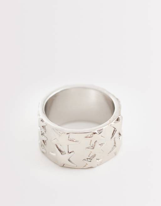 Anillo plateado unisex ancho con diseño de estrellas de Reclaimed Vintage, 3 de 3