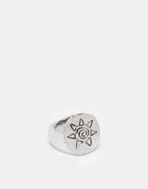 Anillo plateado unisex con detalle de dibujo de sol de Reclaimed Vintage