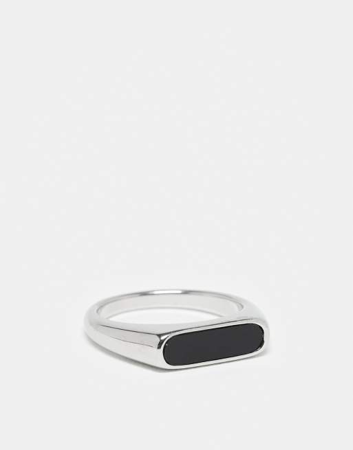 Anillo tipo sello de acero inoxidable con detalle negro de resina de Lost Souls