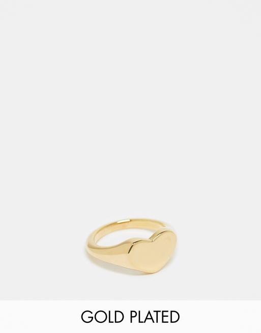 Anillo tipo sello dorado con diseño de corazón con chapado en oro de 18 quilates exclusivo de Pieces