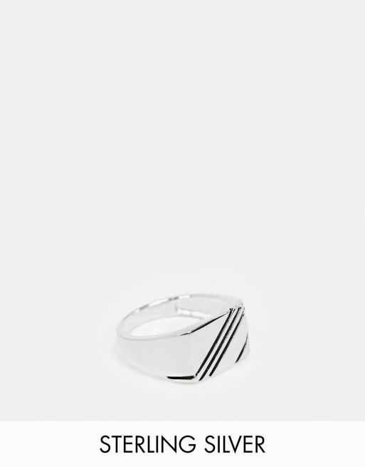 Anillo tipo sello plateado con diseño en contraste de plata de ley de ASOS DESIGN