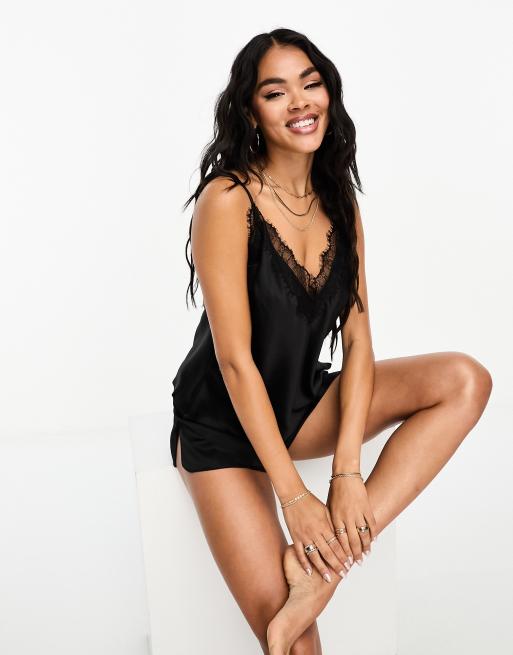 Ann Summers – Cerise – Satynowy zestaw w kolorze czarnym z szortami i koszulką na ramiączkach z koronkowym wykończeniem