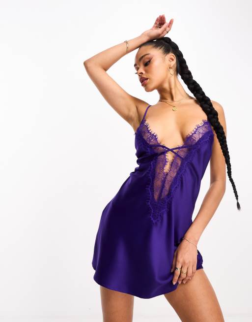 Ann Summers – Cherryann – Fioletowa satynowa koszulka nocna wykończona koronką