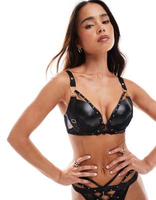 Ann Summers - Eliminating - Wattierter Kunstleder-BH in Schwarz mit tiefem Ausschnitt