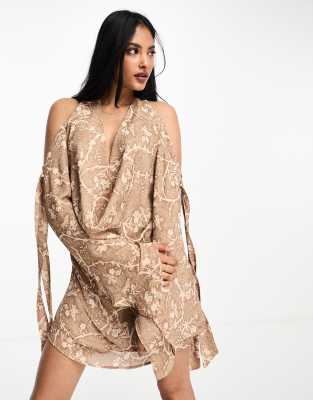 Annorlunda Annorlunda barb wire floral plunge mini dress in taupe-Neutral