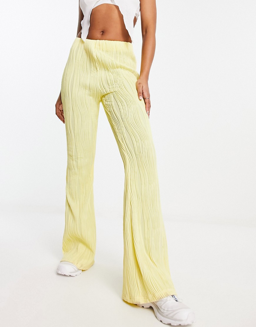 wavy texture flares in sunshine yellow