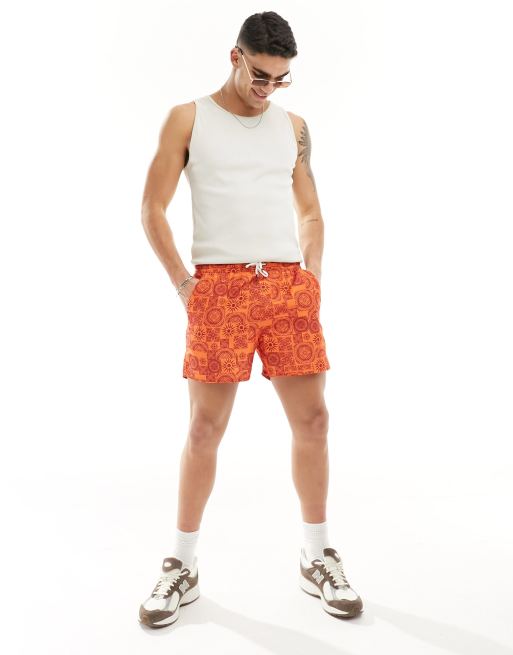 Another Influence – Badeshorts in Orange mit sonnigem geometrischem Muster