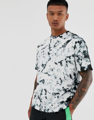 Another Influence – Batikfärgad t-shirt med rak passform-Svart
