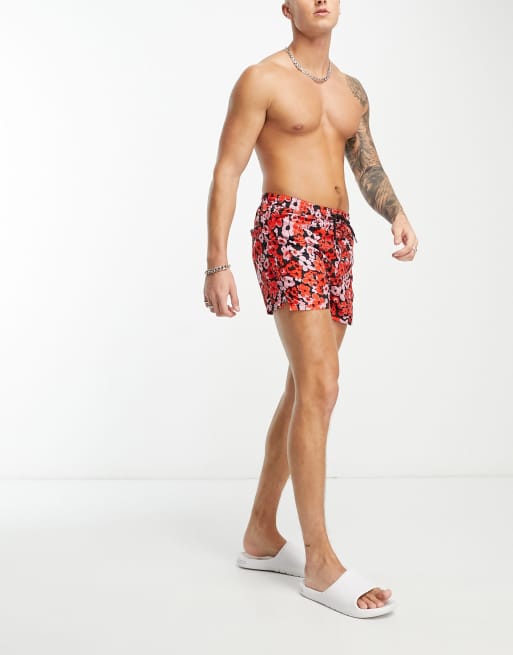 Another Influence - Zwemshort met bloemenprint in rood en roze 
