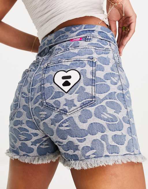 APEE by A BATHING APE printed denim shorts in blue