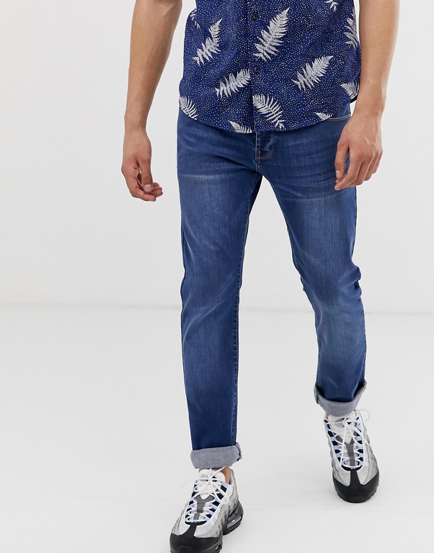 APT – Mellanblå, tvättade jeans med smal passform