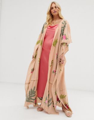 Aratta – Kimono i linne med broderade blommor i maxilängd-Beige
