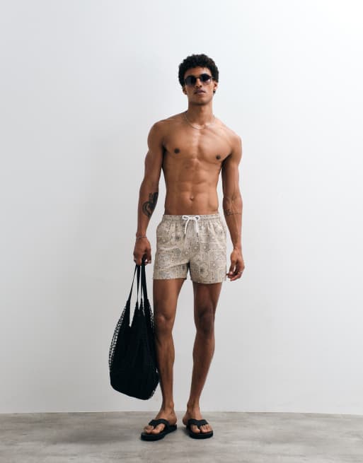 Aray – Beige badshorts med bandanamönster, 2 av 7