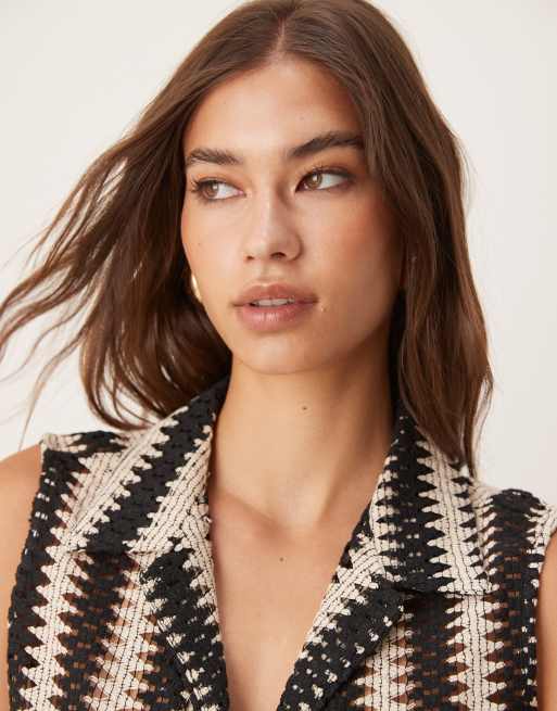 Aray crochet striped beach waistcoat in black (Part of a set), 4 of 4