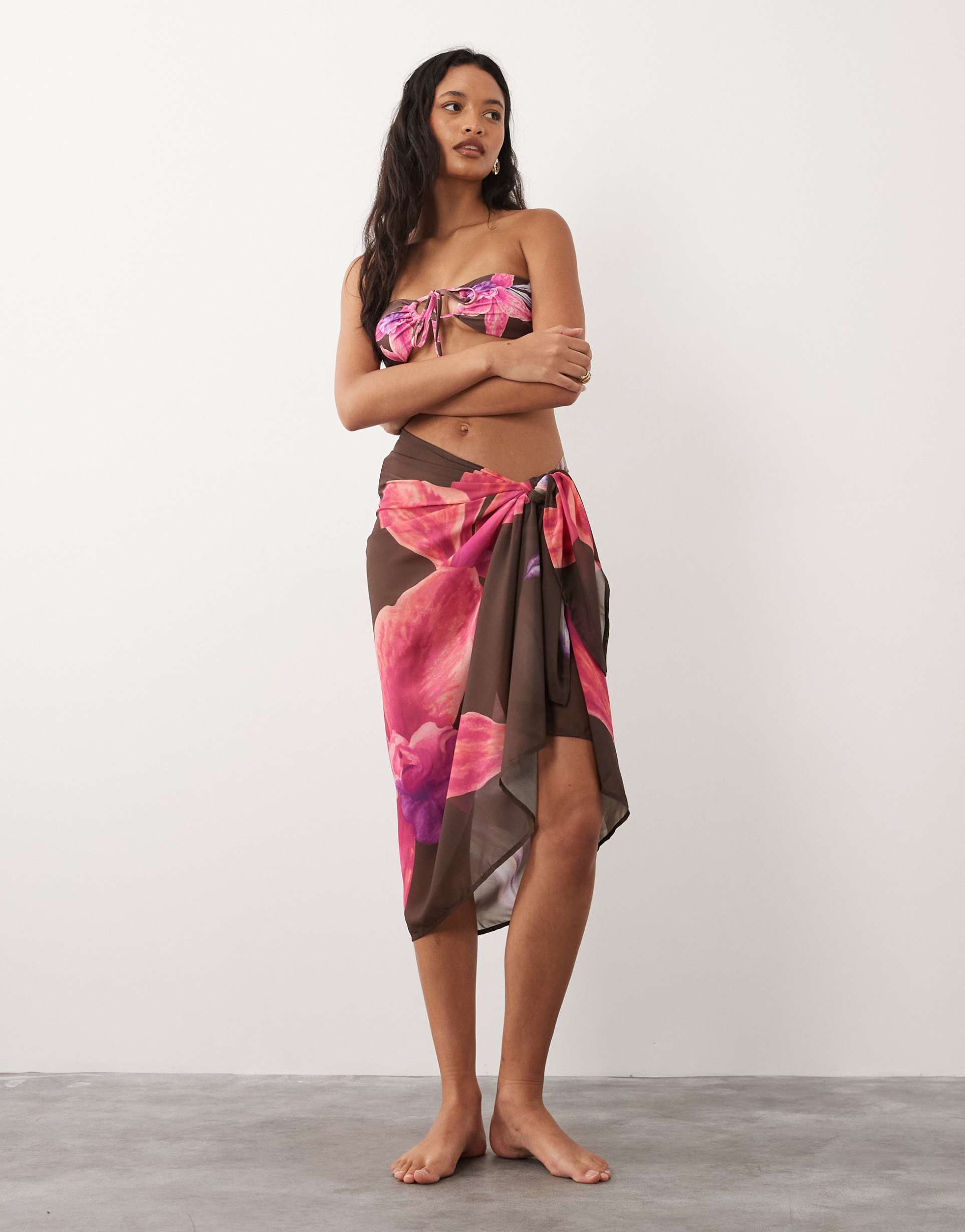aray floral print maxi sarong in brown multi