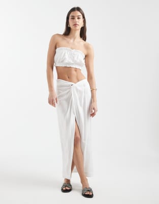 Aray - Gebundener Sarong in Weiß mit Stickerei