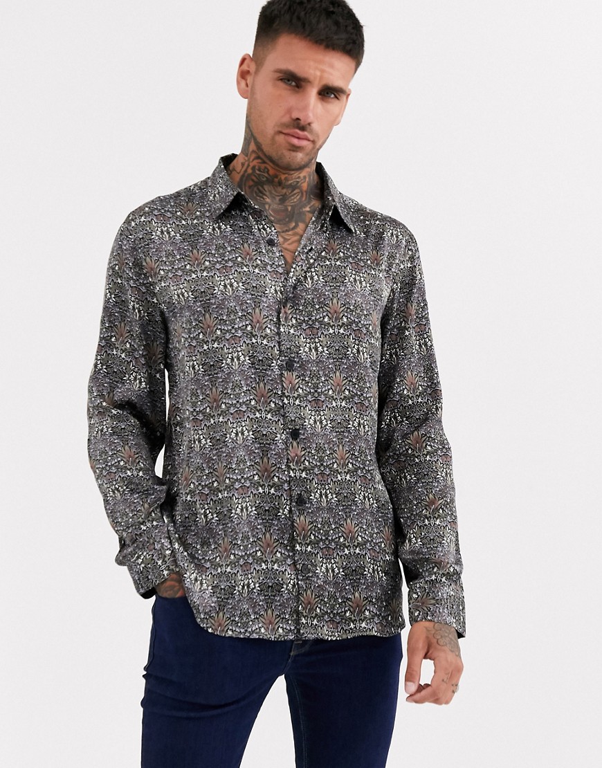 Aray – Mörk, mönstrad satinskjorta i loose fit-Marinblå