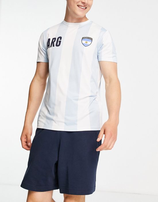 https://images.asos-media.com/products/argentina-football-supporters-t-shirt-in-white-sky-blue/202211918-1-white?$n_550w$&wid=550&fit=constrain