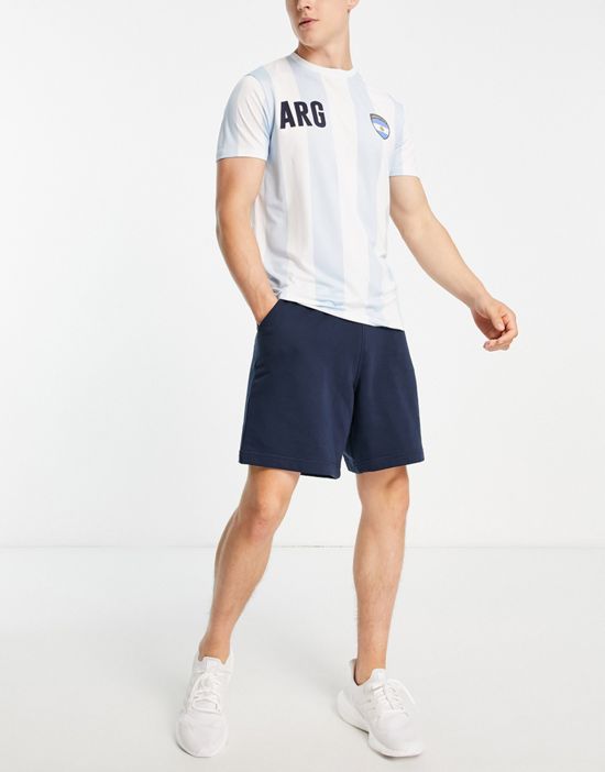 https://images.asos-media.com/products/argentina-football-supporters-t-shirt-in-white-sky-blue/202211918-4?$n_550w$&wid=550&fit=constrain