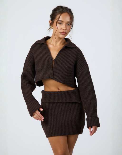 Aria Cove - Coordinato in maglia a coste ampie color cioccolato con minigonna con risvolto e cardigan con colletto, 3 di 3