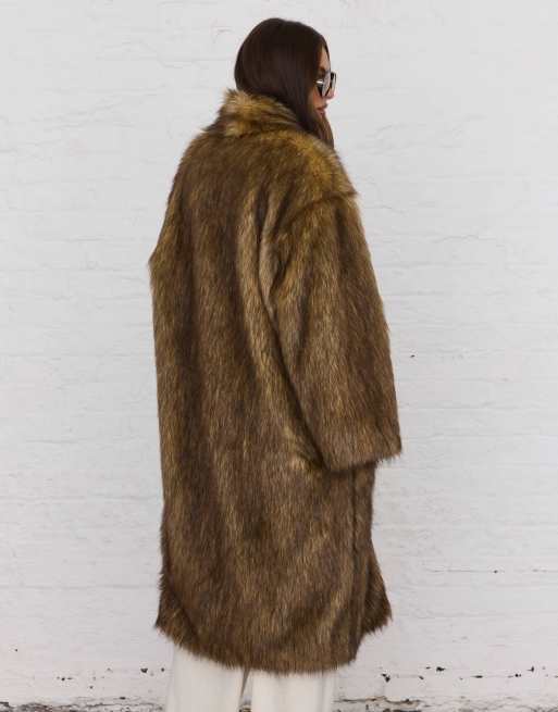 Aria Cove collarless oversized longline coat in brown tipped faux fur, 3 of 4